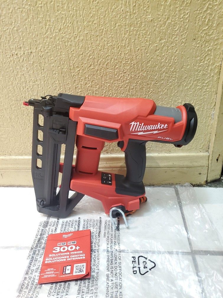 Milwaukee 16 Gauge Finish Nailer Brushless Fuel M18