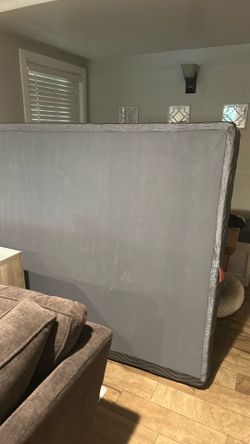 New Queen box spring -free