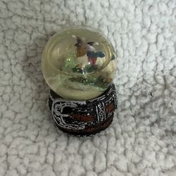 Mini Snow Globe – Decorative Collectible