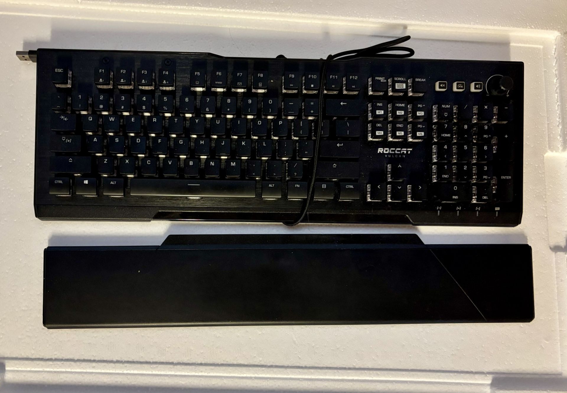 GAMING KEYBOARD (ROCCAT VULCAN)