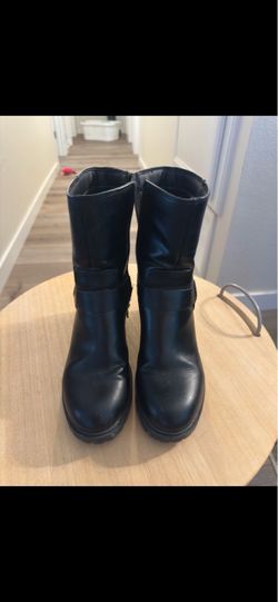 Black ankle boots with blocked heeled