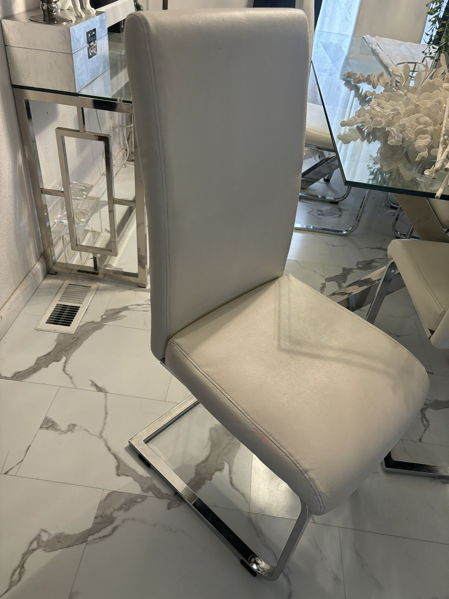6 Dinning Chairs