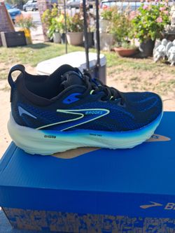 BROOKS shose