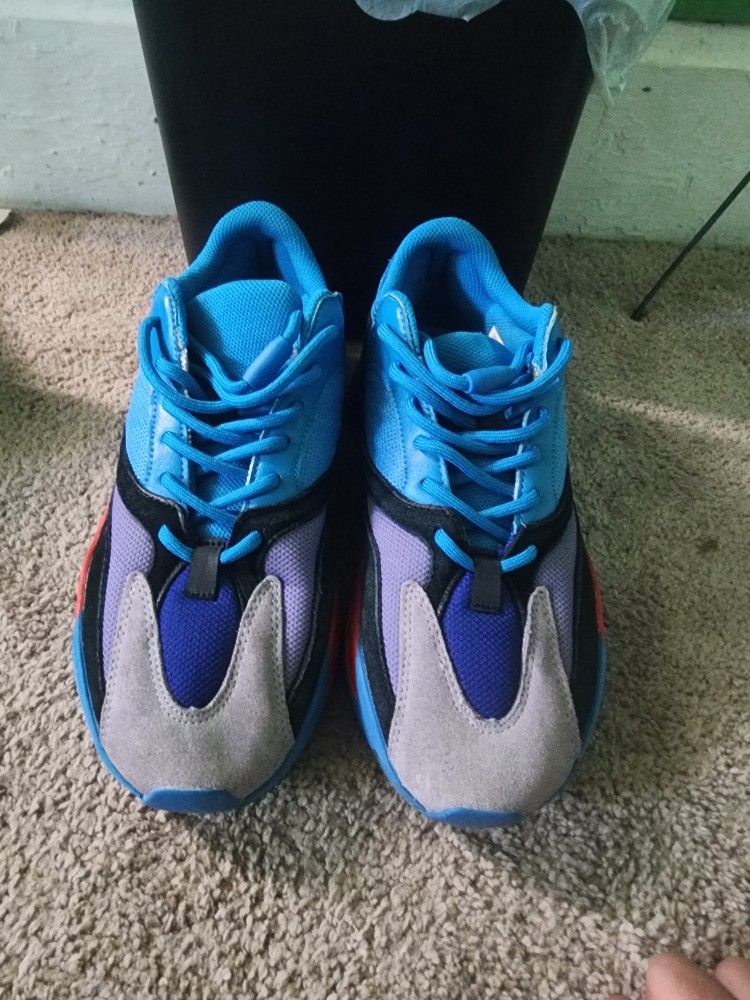 Adidas Yeezy Boost 700 