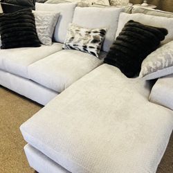 Stylish Nice Reverse Chaise sectional!