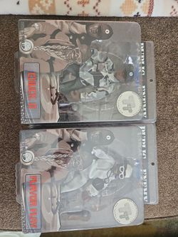 New!! Public Enemy Figure Set  Of 2 Mezco Toy Tokyo Limited Color Camo Unopened! Rare
