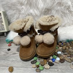 UGG Toddler W/Pom Poms  Chestnut Sz 11