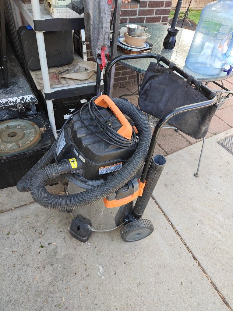 Ridgid 16 Gallon Shop Vacuum With Attachments
