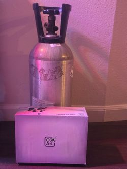 Co2 regulator with co2 tank