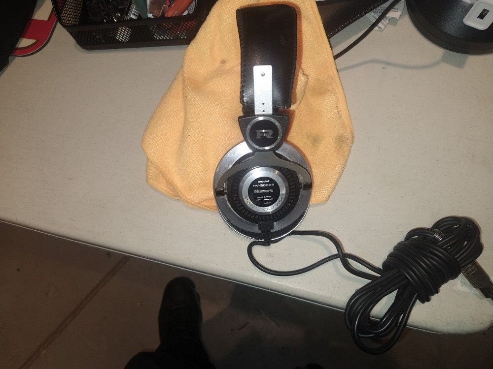 Vintage NUMARK STUDIO HEADPHONES CIRCA 1974.