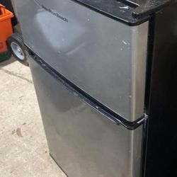 SILVER FRIDGE 