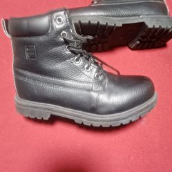 Fila boot size 6.