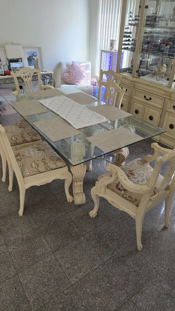 Dining room table