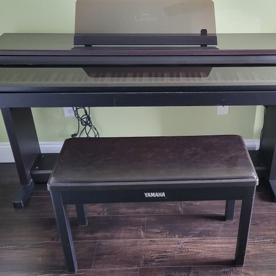 Yamaha Clavinova CLP-123 Digital Piano With Bench for Sale in 