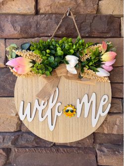 Lu home Interchangeable Welcome Sign with Attached Wreath & Ornaments