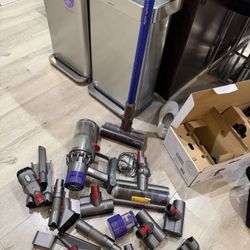 DYSON V10 CYCLONE CORDLESS STICK VACUUM CLEANER  