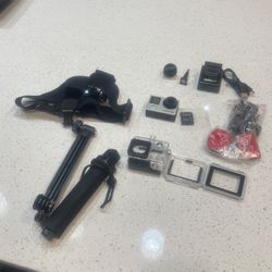 Go Pro Hero 4 + Accessories 