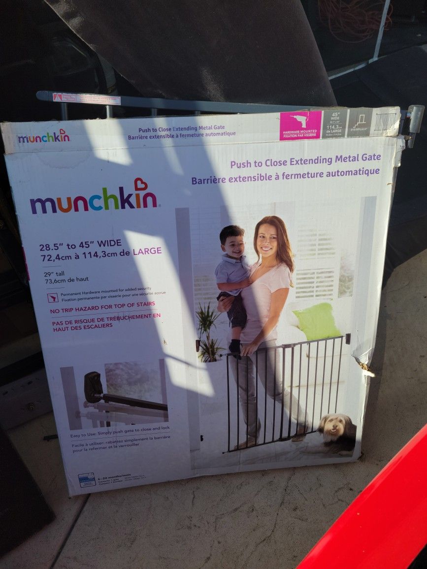 Munchkin Adjustable Gate