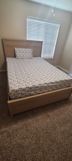 Queen memory foam mattress, lightly used