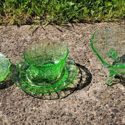 5 Peices Of Uranium Glass