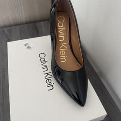 KCGAYLE Pointed heels 