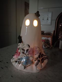 Super cute Halloween light up Ghost