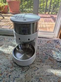 Free petkit cat/dog feeder 3L