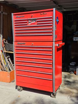 SNAP ON HEAVY DUTY ROLLING TOOLBOX, INCLUDING KEYS