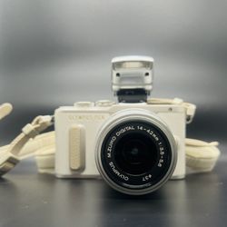 Olympus PEN E-PL8 Mirrorless Camera – Cream White – w/ 14–42mm & 25mm Lenses + Flash