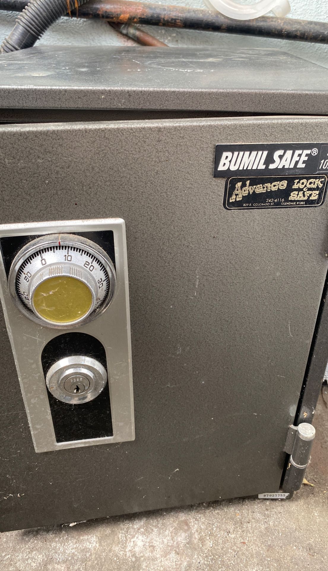 Small safe extra keys and bolt down kit