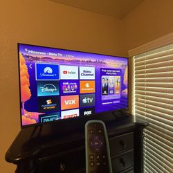 43’ Flat Screen Roku Tv With Remote Perfect! Condition 