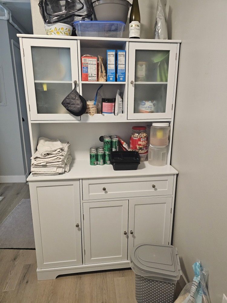 Kitchen Pantry/Hutch