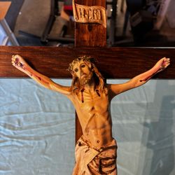Jesus crucifix wall hanger. 18” x 11”