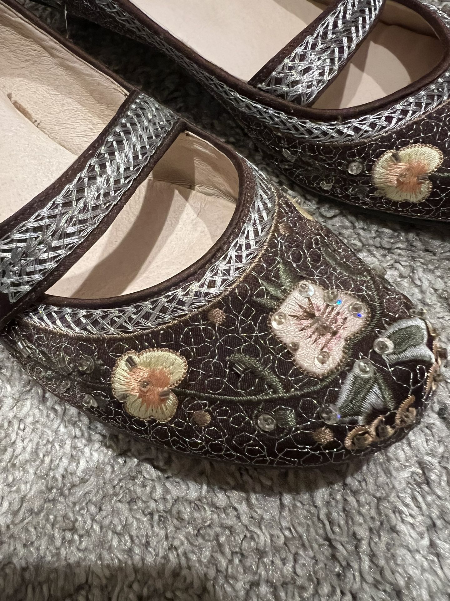 Floral Embroidery Shoes, Size 7