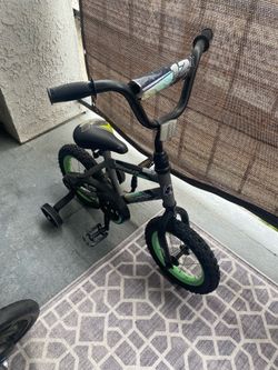 Kids Huffy Bike with Training Wheels