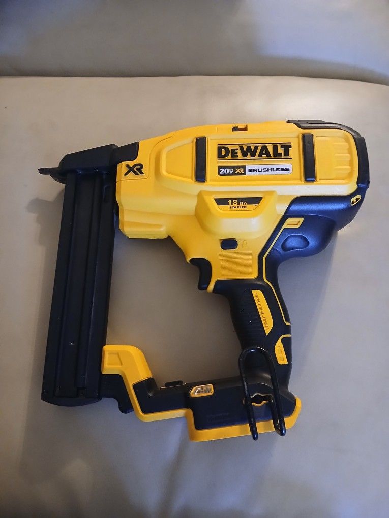 DEWALT
20V MAX XR Lithium-Ion Cordless 18-Gauge Narrow Crown Stapler (Tool Only