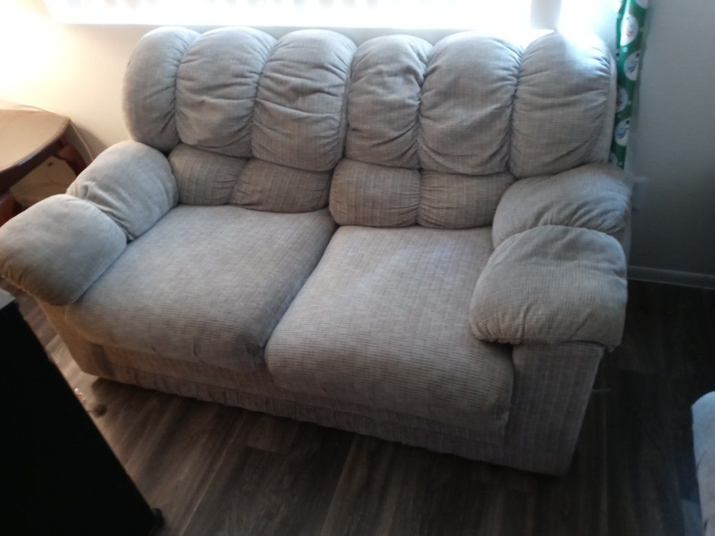 NICE FURNITURE NEEDS TO GO NOW **MAKE ME AN OFFER**