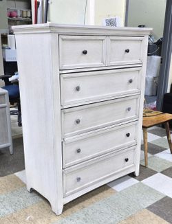 BRAND NEW 
Kingery 6 - Drawer Dresser,W000198246
