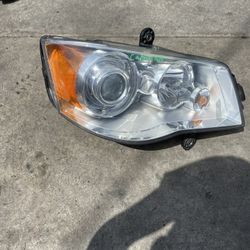 2012 2020 Dodge Caravan Xenon Passenger Right Headlight