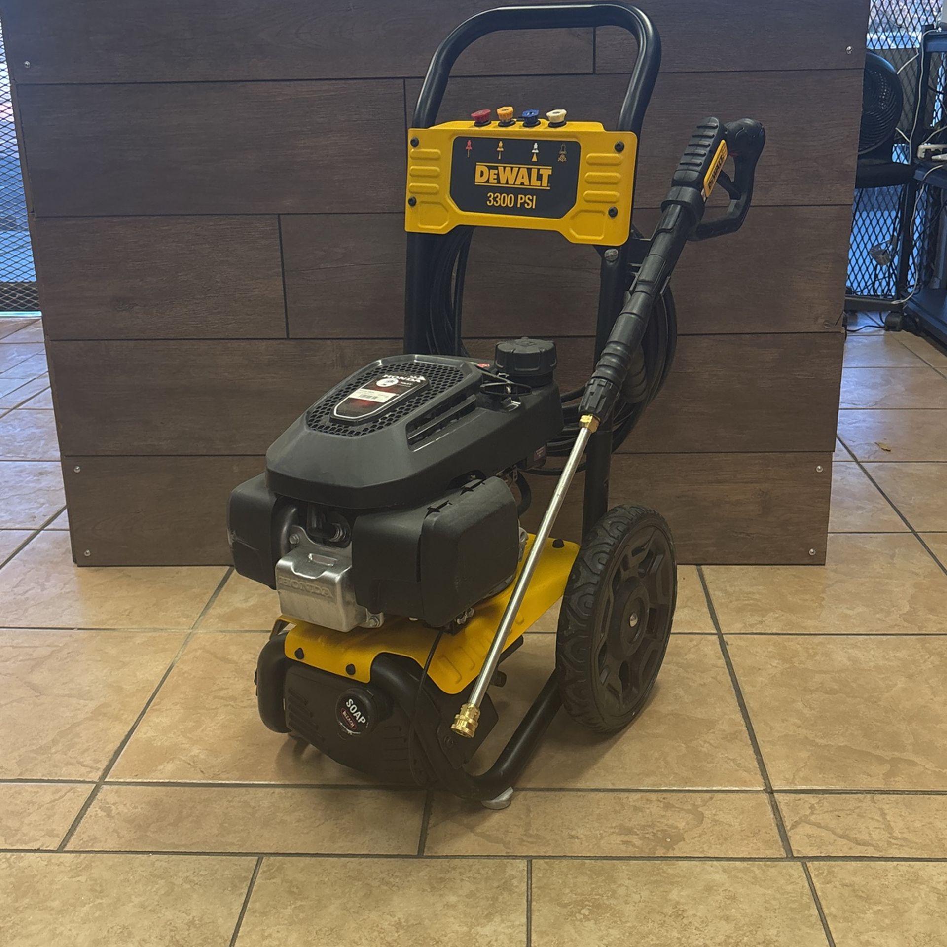 DEWALT 3300 PSI 2.4 GPM Cold Water Gas Pressure Washer with HONDA GCV200 Engine