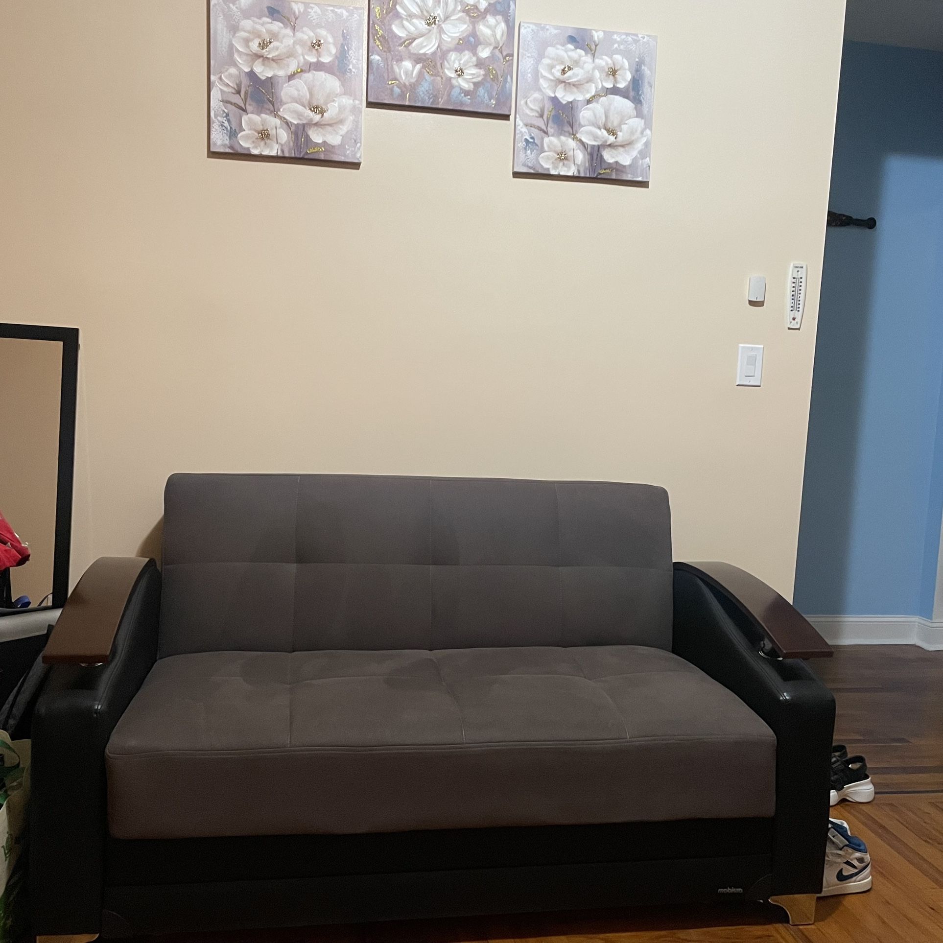 ***GREY FUTON COUCH LIKE NEW!!!