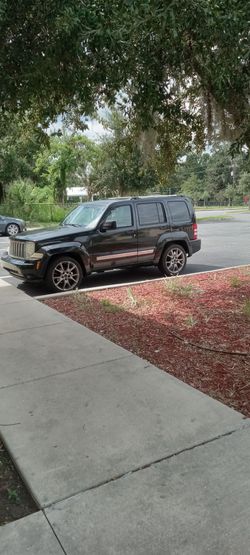 Jeep Liberty SUV Black