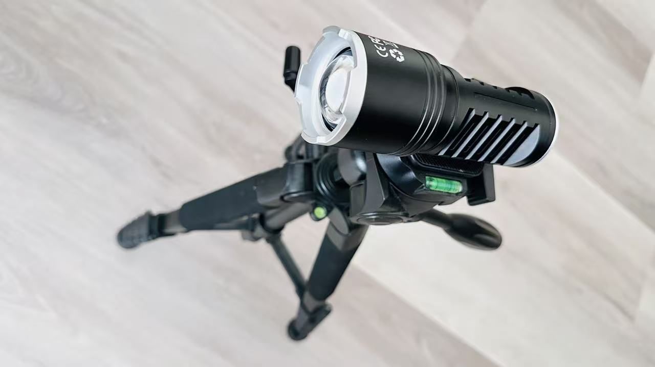 High lumens Flashlight With Stand