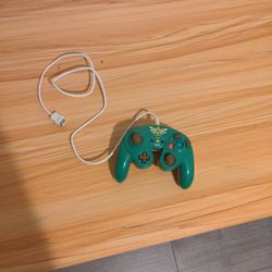 Wii Gamecube Controller. Green Zelda Edition