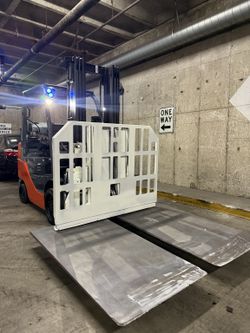 TOYOTA 8FGCU25 forklift for sale, 5500 lb, 3 stage, reach carriage EXCELLENT