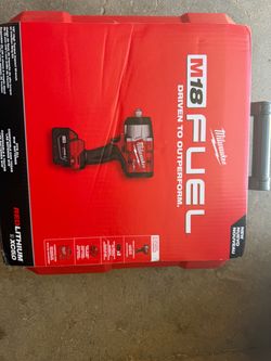 Milwaukee M18 Fuel 1/2" High Torque Impact Wrench Kit