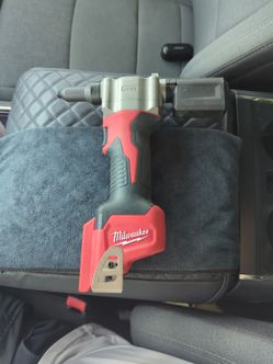 Milwaukee rivet tool