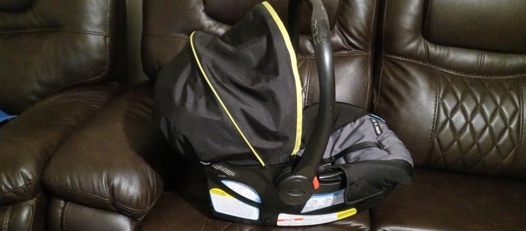 Graco infant car seat - snugride 30