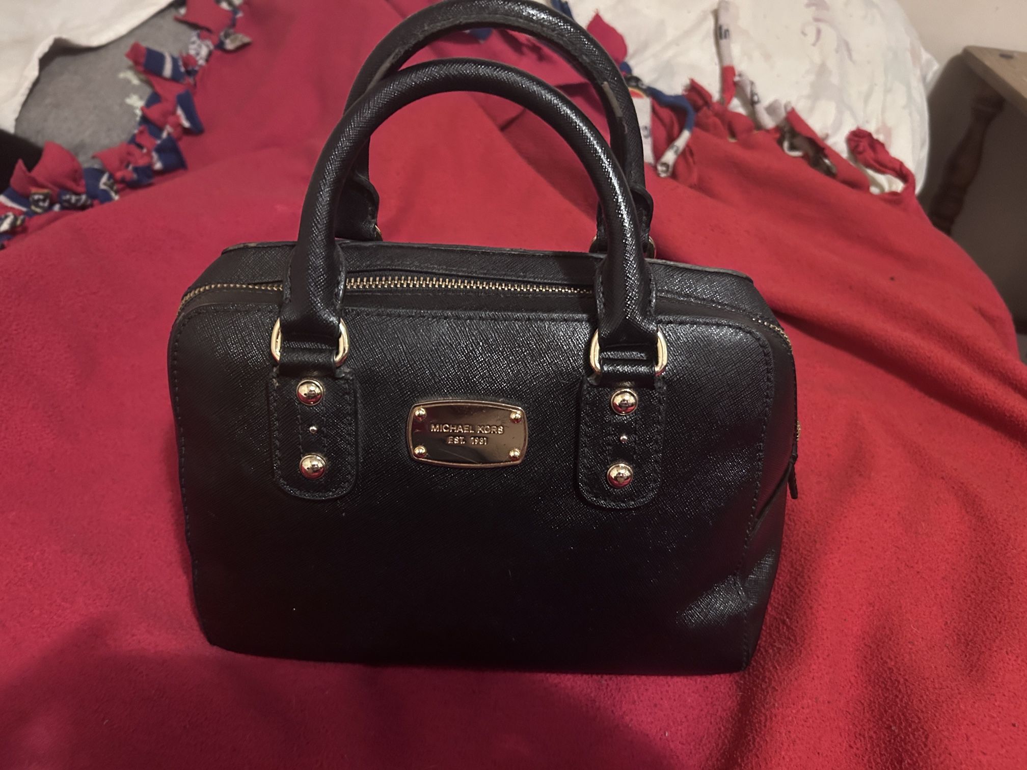 Authentic Michael Kors Jet Set Sabine Leather Bagu