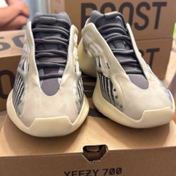 Adidas Yeezy 700 V3 Size 9.5 